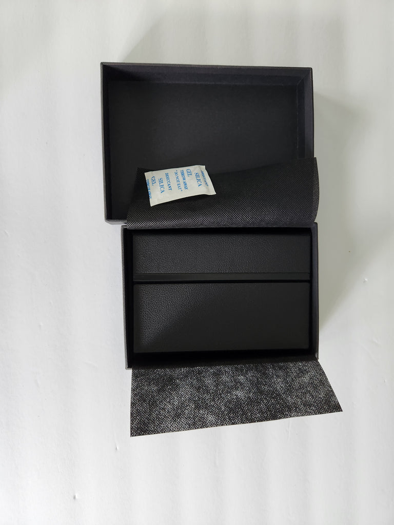 PHOTO ALBUM 4 X 6 LEATHER Adhesive Pages HOLDS 10 photos plus 2 extra sheets inside